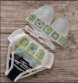 Costume artigianale fatto a mano –  ad Uncinetto