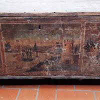 Cassa in legno dipinta