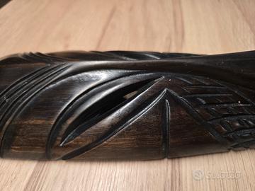 Maschera tribale legno intagliato a mano design e