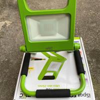 FARO LED 10W PORTATILE RICARICABILE.