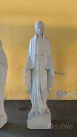 Statua in marmo bianco di Carrara.