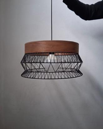 Lampadario in legno e ferro battuto