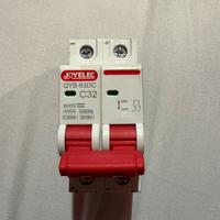 Interruttore automatizzato per pannelli solari