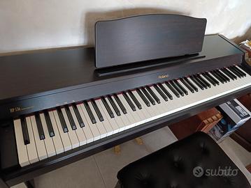 Pianoforte digitale Roland HP-136