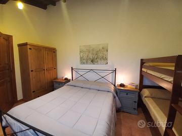 2 comodini in legno stile country