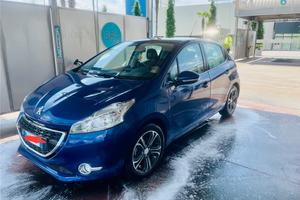 Macchina Peugeot 208