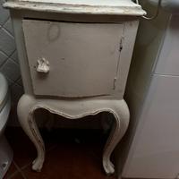 comodino bianco