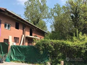 RUSTICO CASOLARE CON TERRENO A BRA DA VEDERE