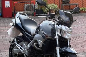 SUZUKI GSR 600