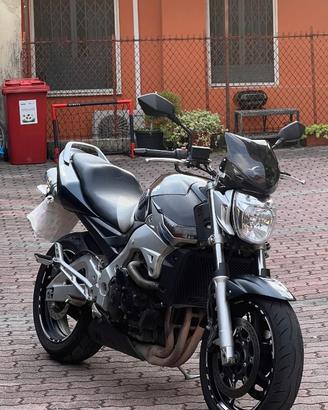 SUZUKI GSR 600