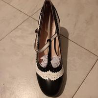 scarpe bianche e nere 