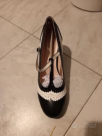 scarpe bianche e nere 