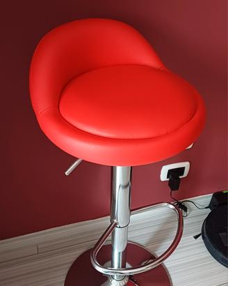 Sgabello rosso moderno