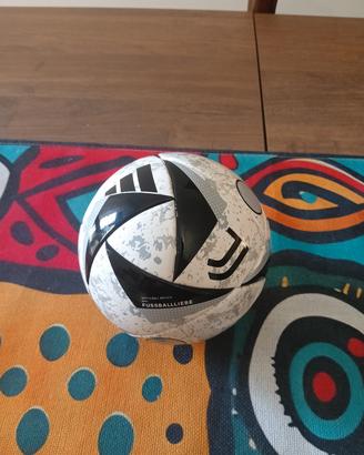 Mini Pallone Adidas JUVENTUS Bianco e Nero - Nuovo