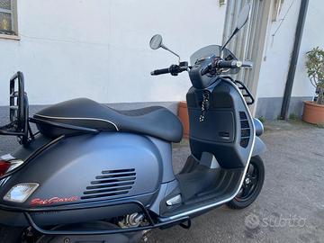 Vespa 300 cc sei giorni edition