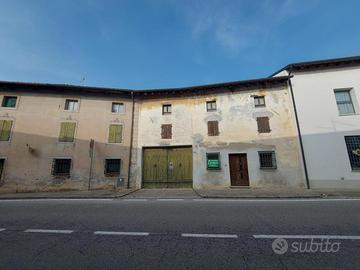 CASA DALL'AMPIA METRATURA CON TERRENO