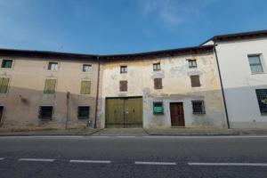 CASA DALL'AMPIA METRATURA CON TERRENO