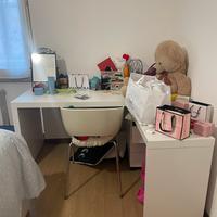 Scrivania Malm Ikea bianca con cassettiera