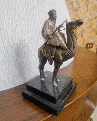Statua in bronzo Tuareg base marmo