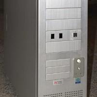 Case Full Tower Lian-Li in alluminio