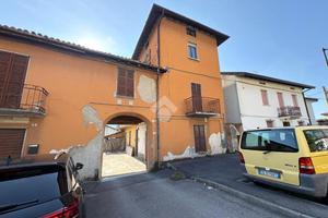 CASA SEMINDIPENDENTE A CALOLZIOCORTE