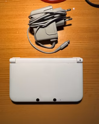 Nintendo 3ds xl bianco console con caricatore