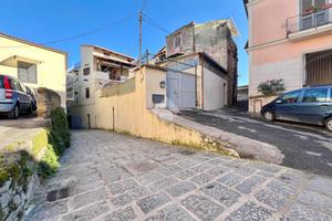 3 LOCALI A MARANO DI NAPOLI