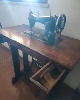 macchina da cucire Rex con mobiletto