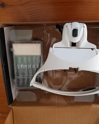 acchiali con lenti di ingrandimento.