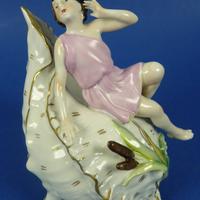 Ceramica policroma con conchiglia