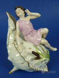 Ceramica policroma con conchiglia