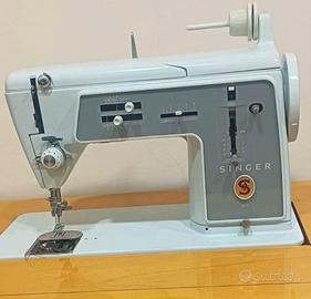Macchina per cucire Singer con mobiletto in legno