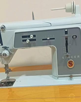 Macchina per cucire Singer con mobiletto in legno