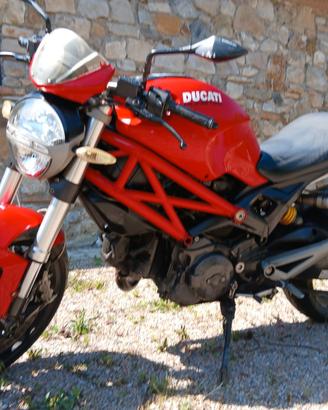 Ducati monster 696+
