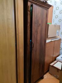 Armadio arte povera anta singola in legno massello
