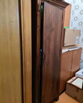 Armadio arte povera anta singola in legno massello