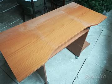 Scrivania con rotelle