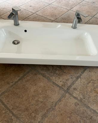 Lavabo bagno doppio rubinetto