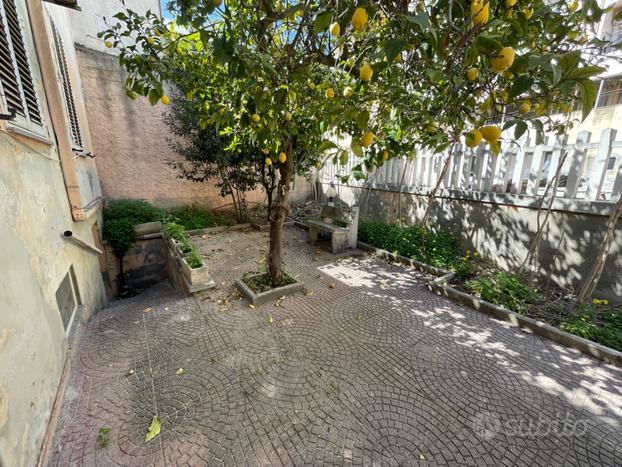 Bivano indipendente con giardino privato