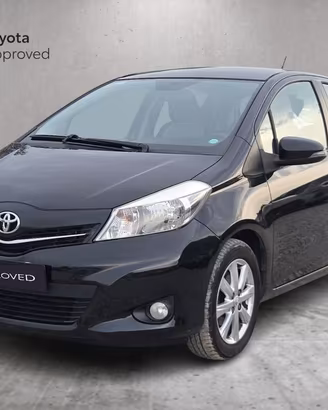 Toyota Yaris 1.3 Lounge 5p E6