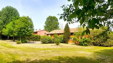 Immobile di 525 m² con 4 locali a Piazzola sul Bre
