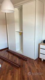 armadio scorrevole in laminato bianco