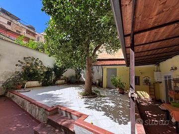 MATERDEI stanza matrimoniale con giardino