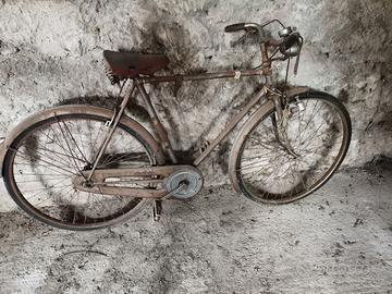 Vecchia bici da uomo Piemontesi