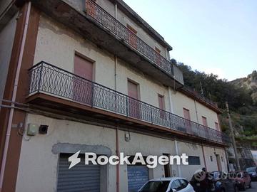 Casa indipendente di 450 m² con più di 5 locali e 