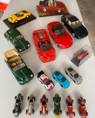 Lotto Collezione 17 Pezzi:16 Automodelli+1 Moto Gp