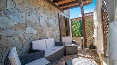 Villetta caposchiera bilivelli con posto auto