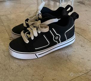 Scarpe heelys nere con le ruote