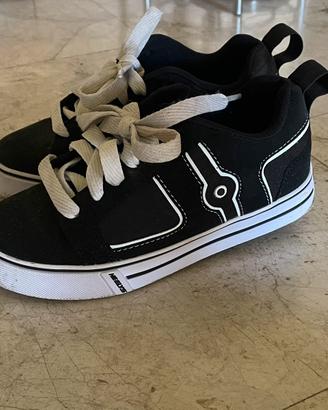 Scarpe heelys nere con le ruote