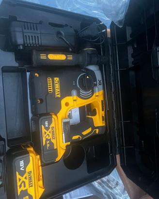 DEWALT 18V XR Trapano a Percussione - Con 2 batter